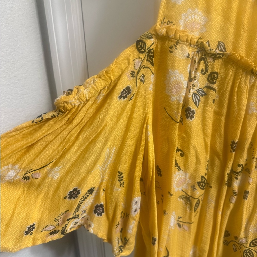 Bundle: Black & White  hi-low top and Yellow Floral Top Duo - Picture 9 of 10
